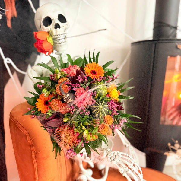 Halloweenbuket – Farverig (u)hygge med blomster og græskar