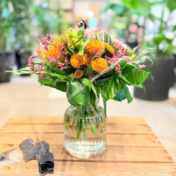 Halloweenbuket – Farverig (u)hygge med blomster og græskar