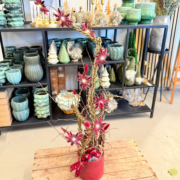 Juledekoration i rød krukke med LED-lys – elegant og moderne julestemning