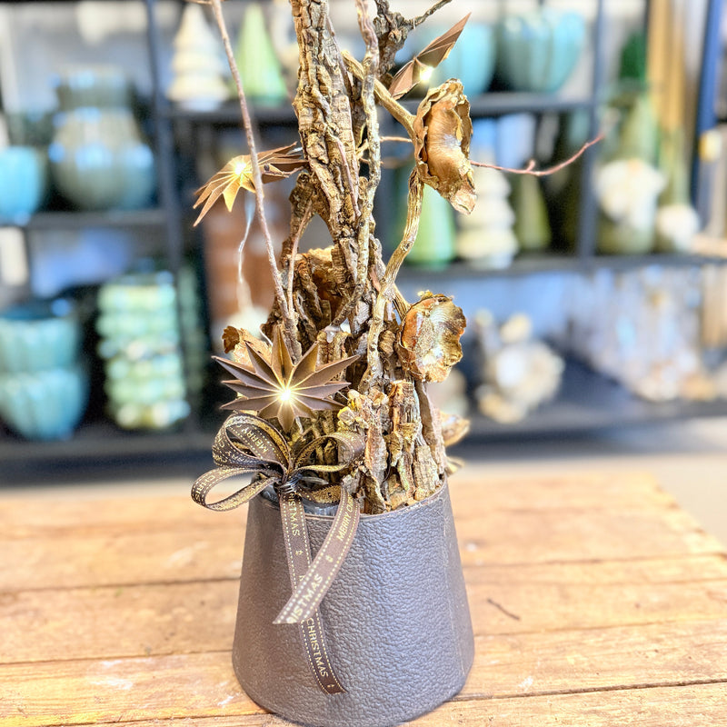 Juledekoration i bronze med LED-lys – elegant og eksklusiv julestemning