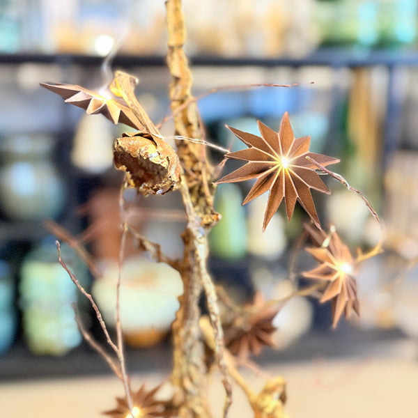 Juledekoration i bronze med LED-lys – elegant og eksklusiv julestemning